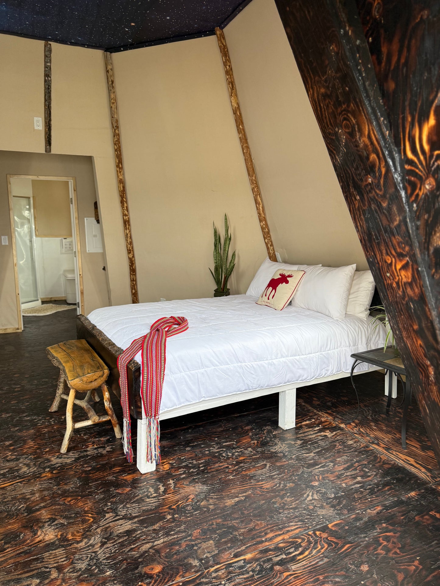 The Wolf Tipi Cabin 🌕🐺🌲