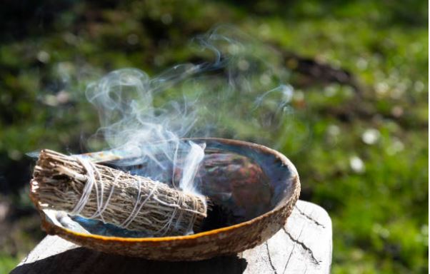 Smudging, Bannock & Self-Guided Healing—A Stay Rooted in Tradition 🪶🔥